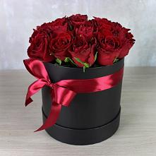 Цветочная композиция из Розы в шляпной коробке в Покровске
